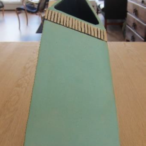 Trekantet og skæv vase/Jørgen Sten Nielsen