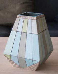 Firkantet vase med striber/Jørgen Sten Nielsen