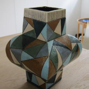 Simons vase med trekanter/Jørgen Sten Nielsen
