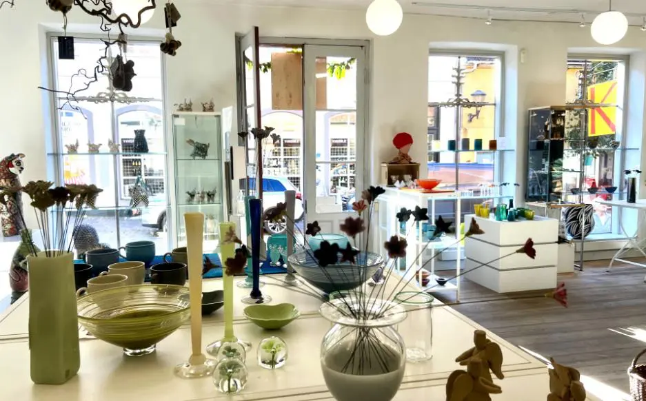 KUNST & DESIGN Købmandsgården set indefra mod gaden