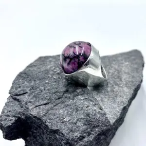 Ring med stor sten, Fl. Knudsen